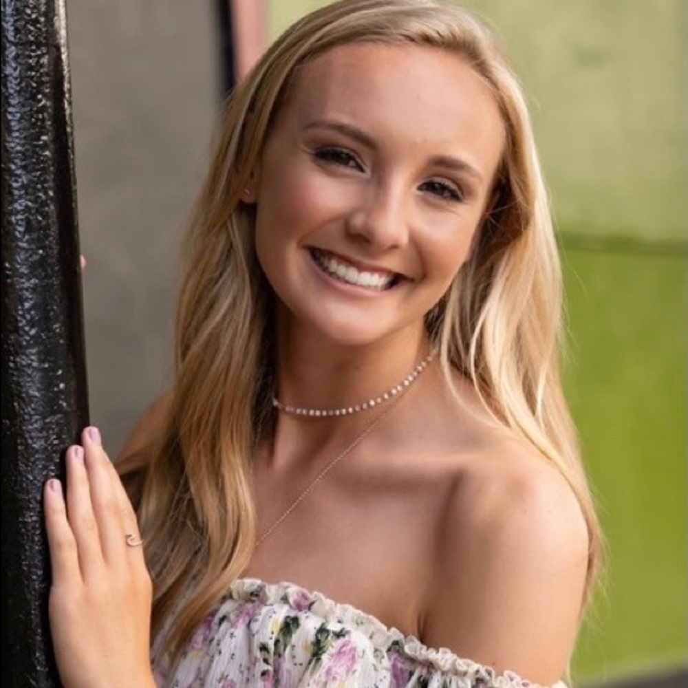 Meet your Posher, Olivia